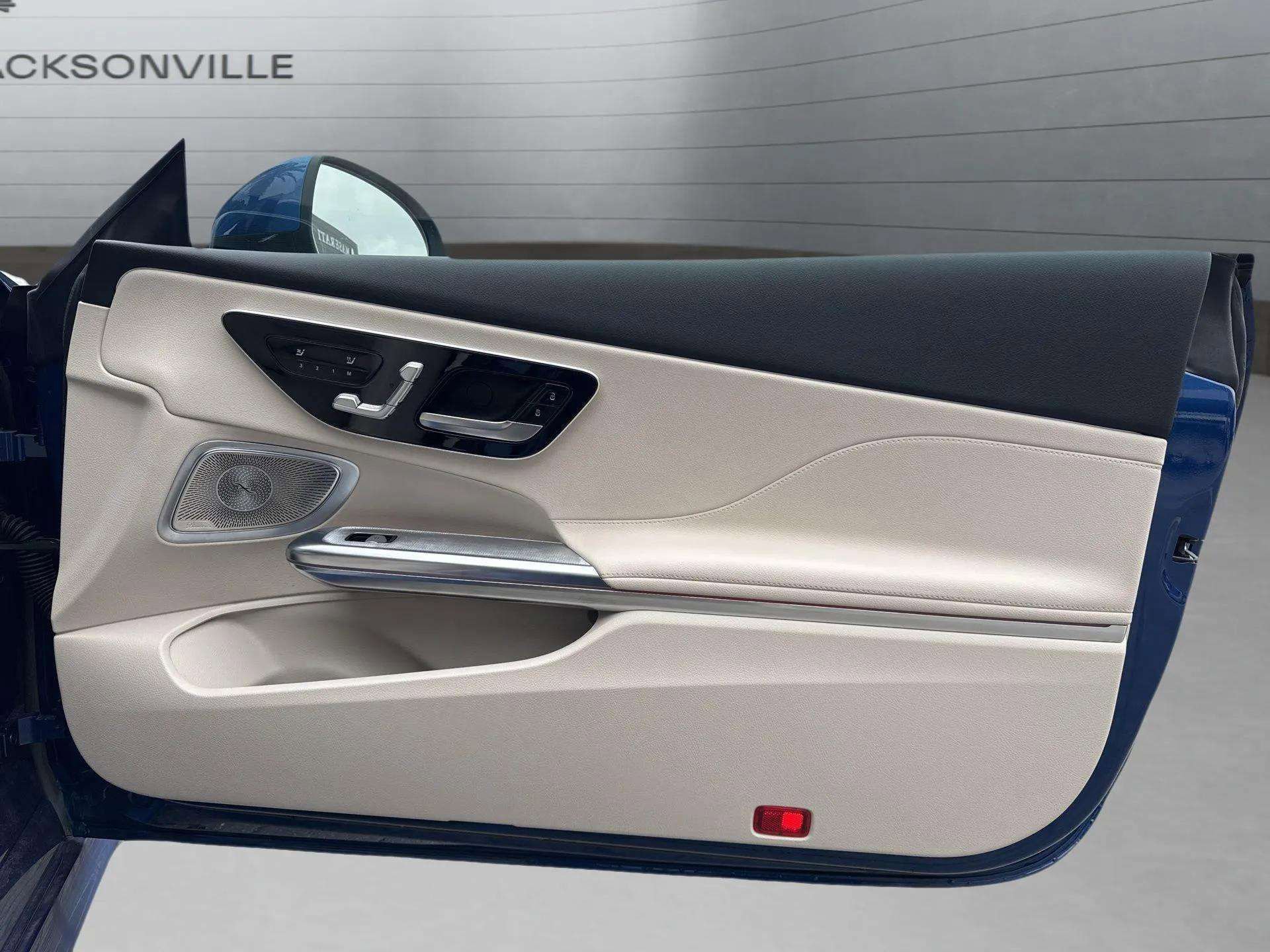 Used 2024 Mercedes-Benz CLE 300 4MATIC Coupe image 15