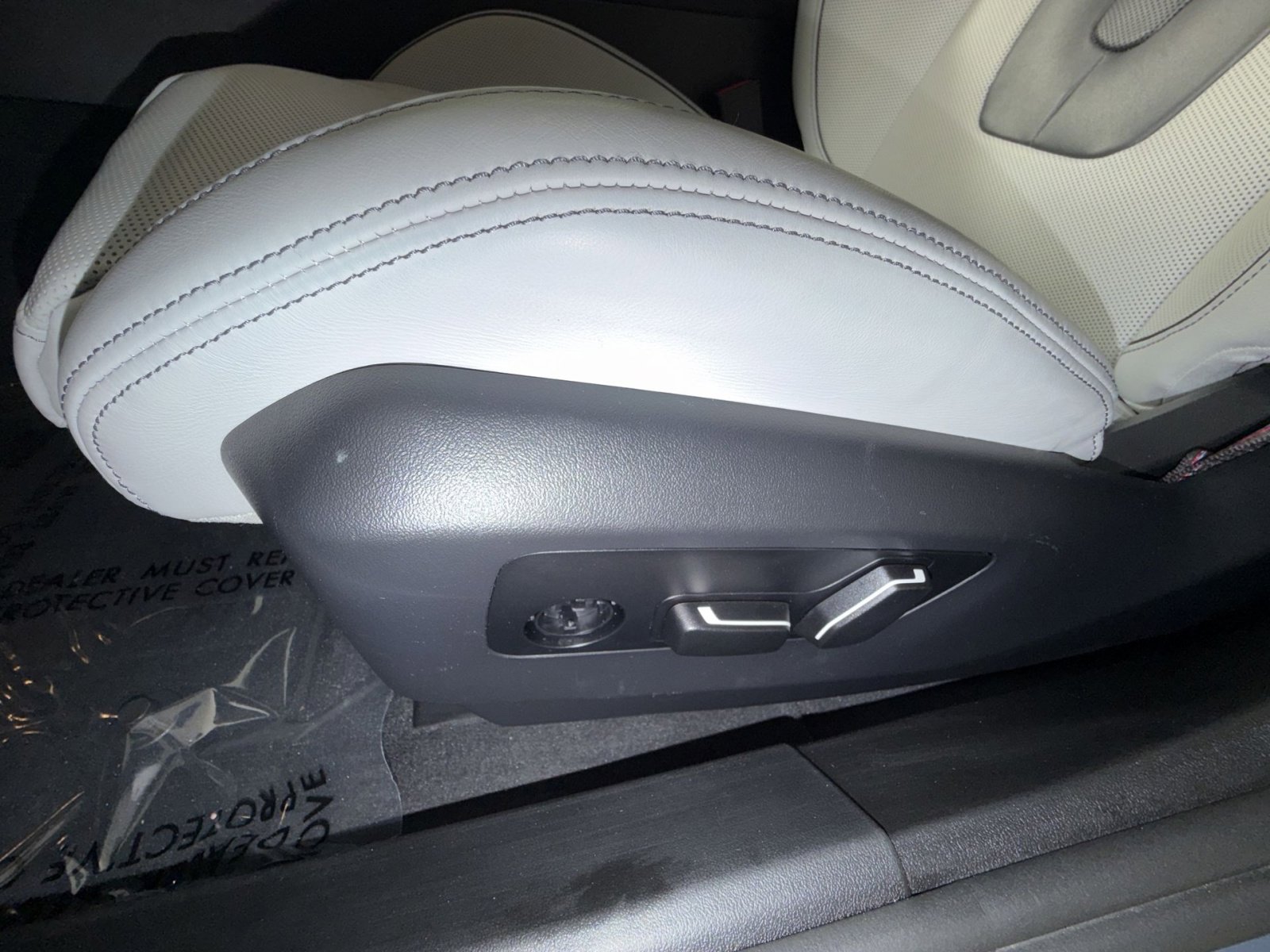 Used 2025 BMW M5 w/ Carbon Package image 11