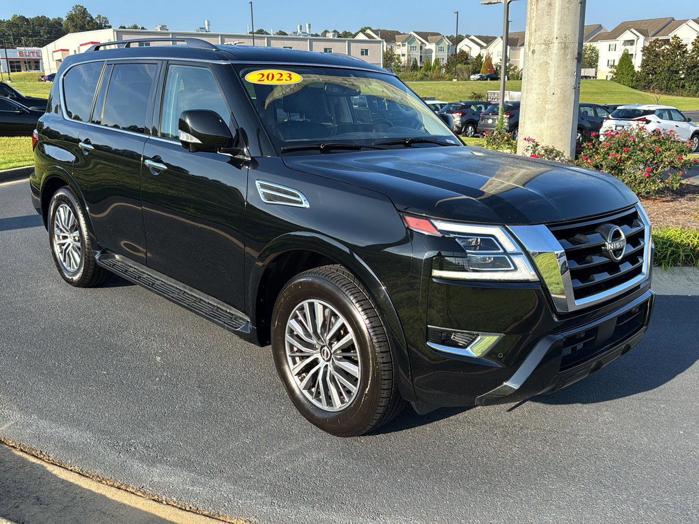 Used 2023 Nissan Armada SL w/ Captain's Chairs Package image 6