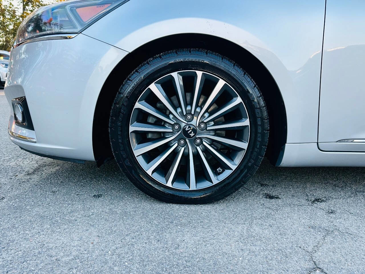 Used 2018 Kia Cadenza Premium image 41