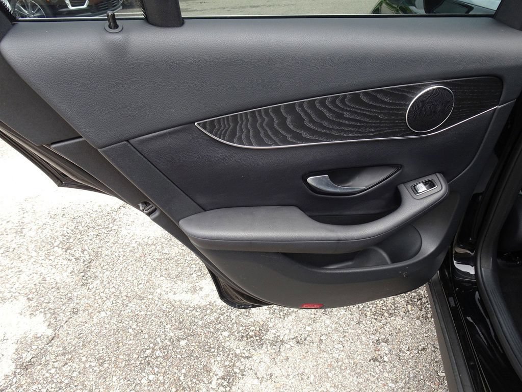 Used 2018 Mercedes-Benz GLC 300 4MATIC image 17