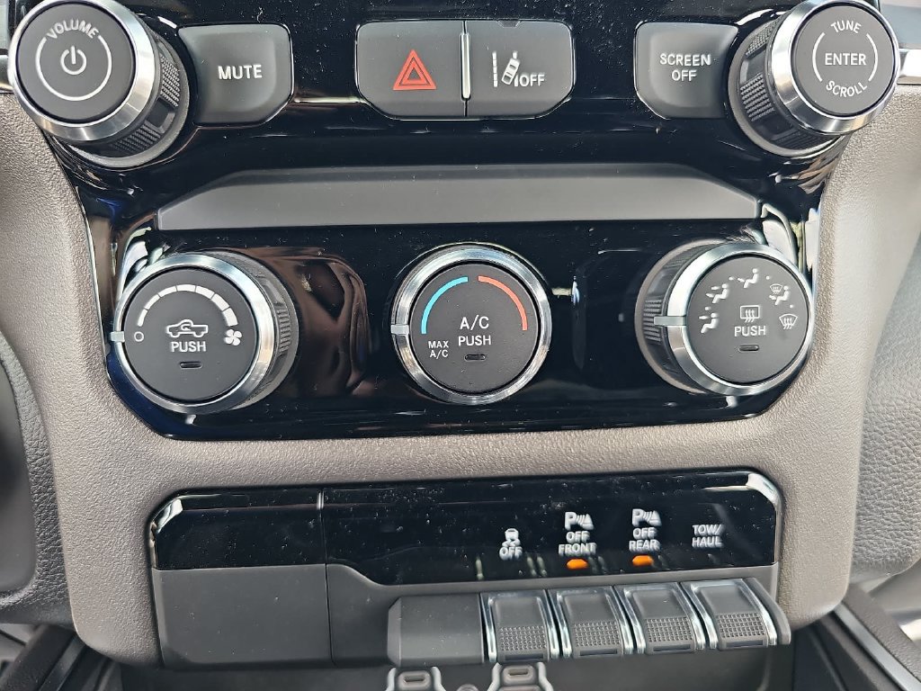 New 2026 RAM 1500 Express AWD/4WD image 20