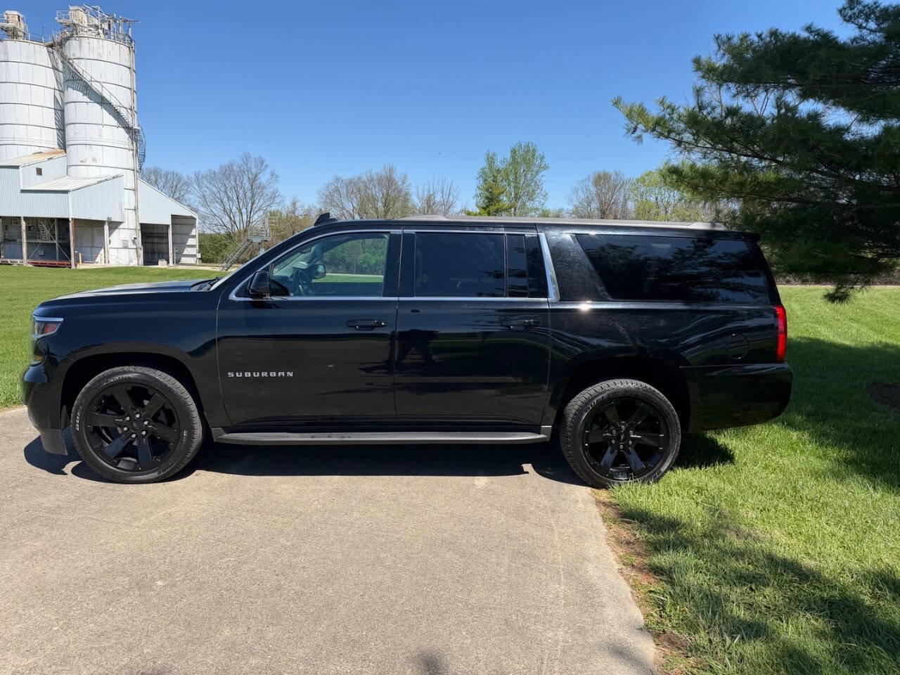 Used 2017 Chevrolet Suburban LS image 9