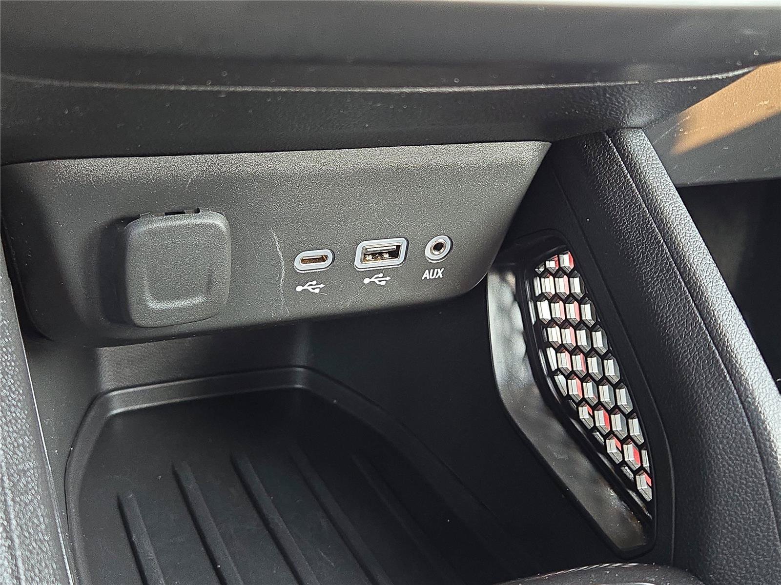 Used 2023 Chevrolet TrailBlazer RS w/ Convenience Package AWD/4WD image 9