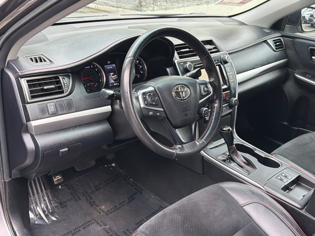 Used 2015 Toyota Camry XSE w/ Moonroof Package FWD image 16