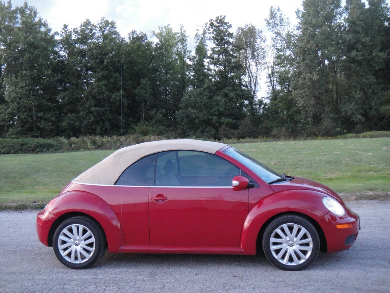 Used 2008 Volkswagen Beetle SE image 18