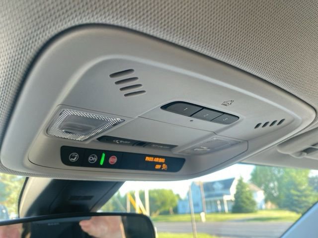 Used 2021 Chevrolet Traverse LT w/ LPO, Floor Liner Package AWD/4WD image 18