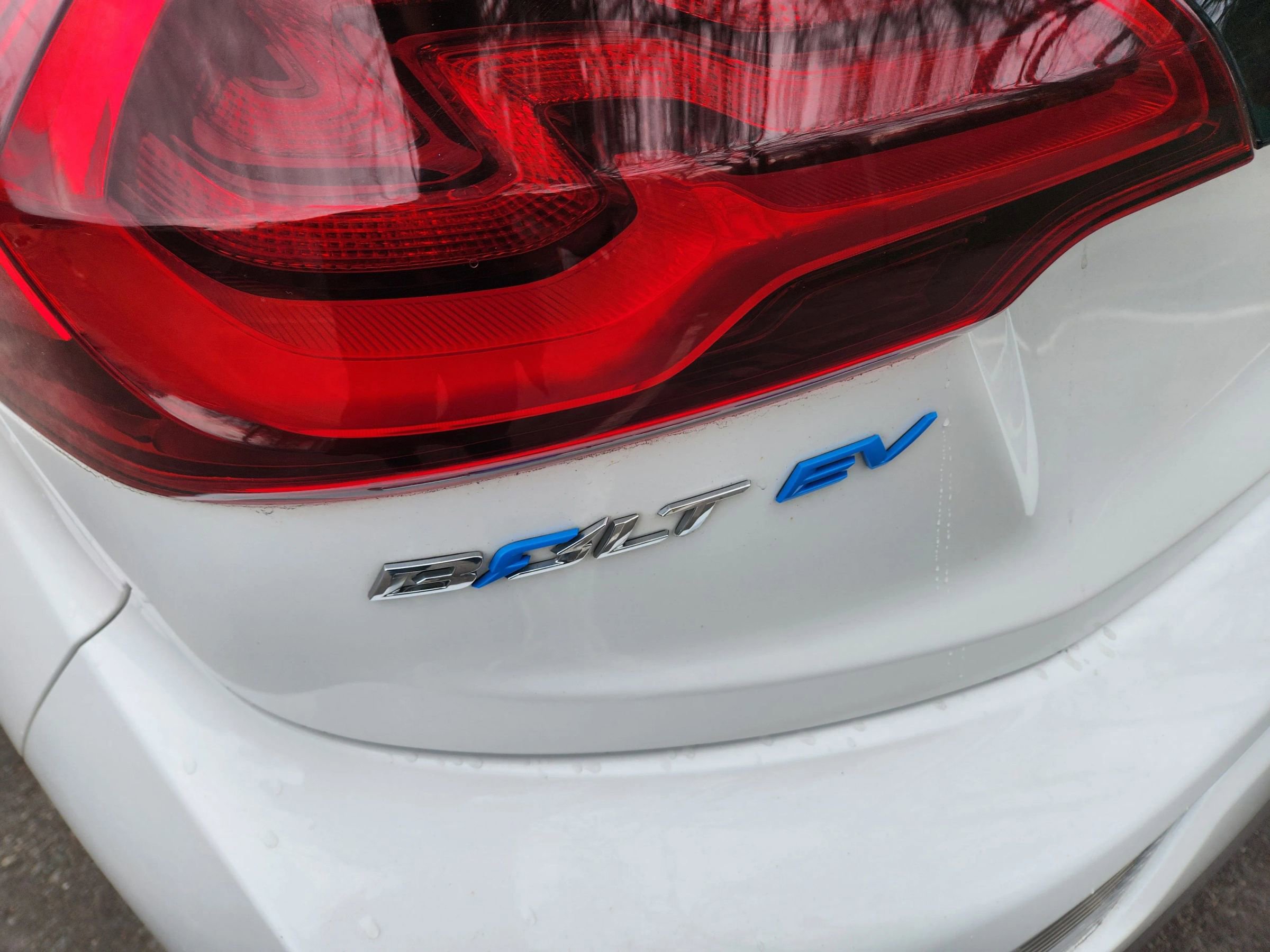 Used 2019 Chevrolet Bolt Premier w/ Infotainment Package image 13