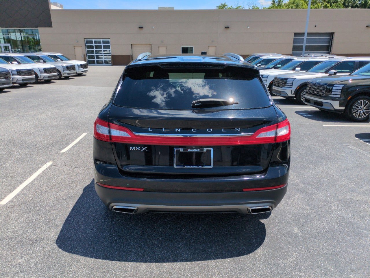 Used 2017 Lincoln MKX Select w/ Select Plus Package FWD image 6