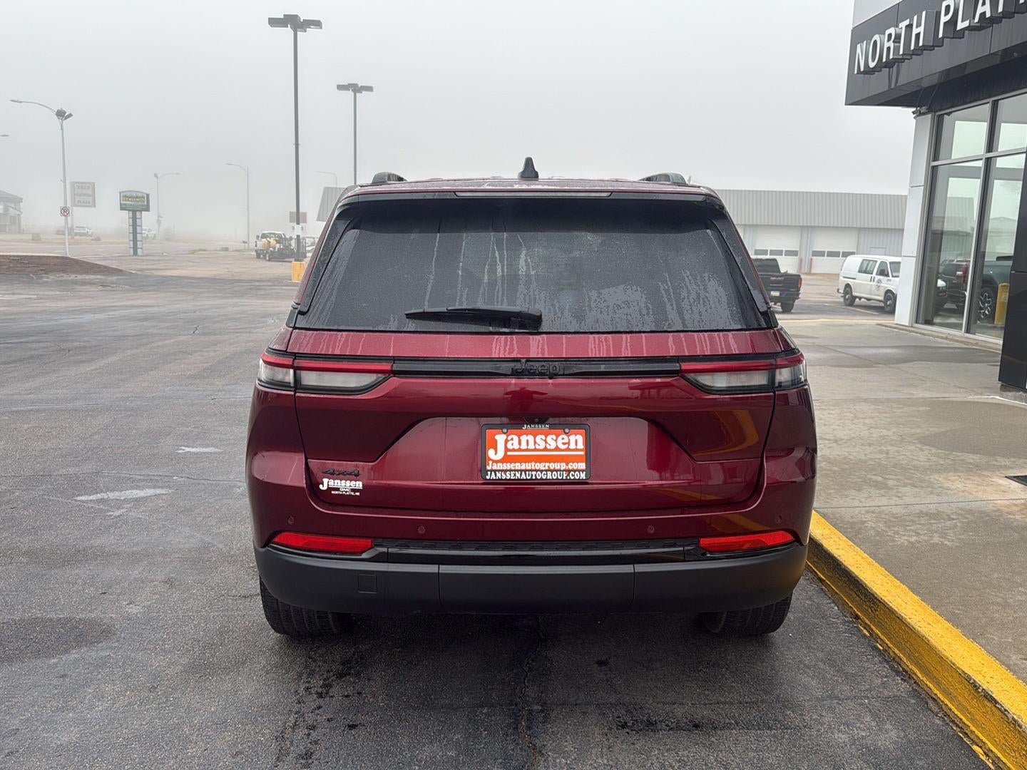 Used 2024 Jeep Grand Cherokee Altitude AWD/4WD image 3