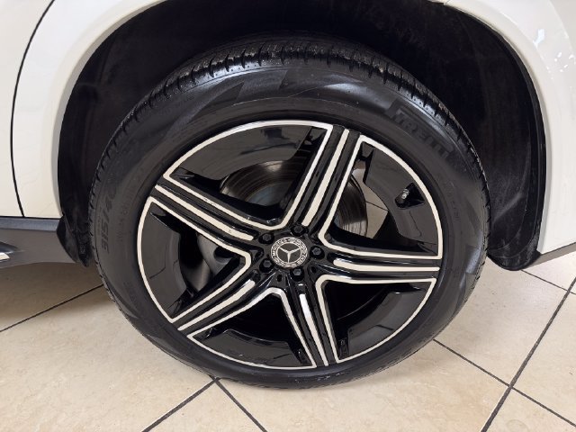 Used 2025 Mercedes-Benz GLE 350 4MATIC w/ AMG Line Exterior image 24