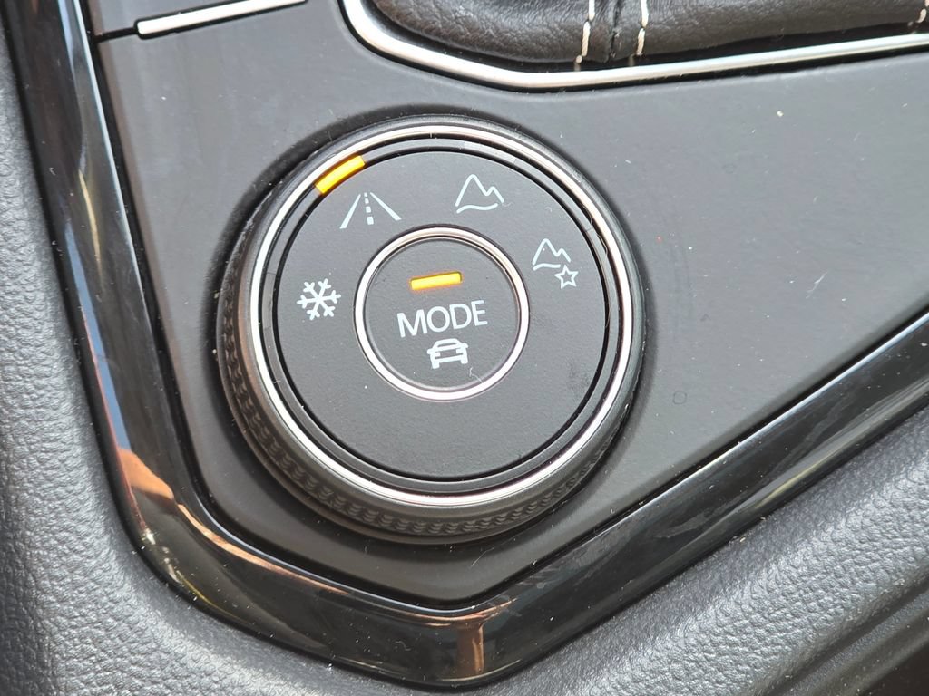 Certified 2024 Volkswagen Taos SEL AWD/4WD image 13