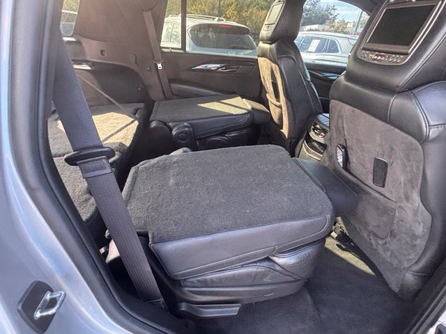 Used 2018 Cadillac Escalade Platinum RWD image 31