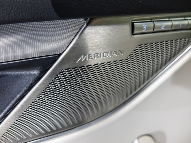 Used 2025 Jaguar F-PACE R-Dynamic S image 25