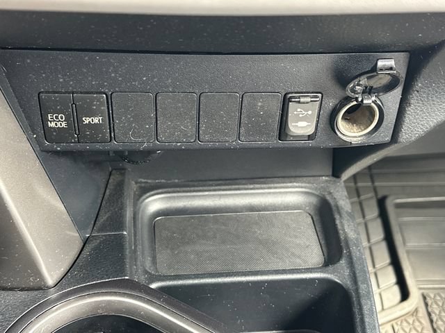 Used 2018 Toyota RAV4 XLE AWD/4WD image 26