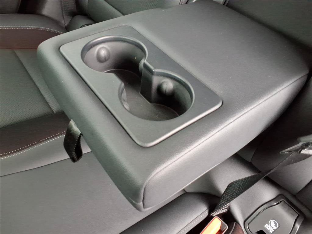 Used 2024 Chevrolet Equinox EV RS FWD image 16