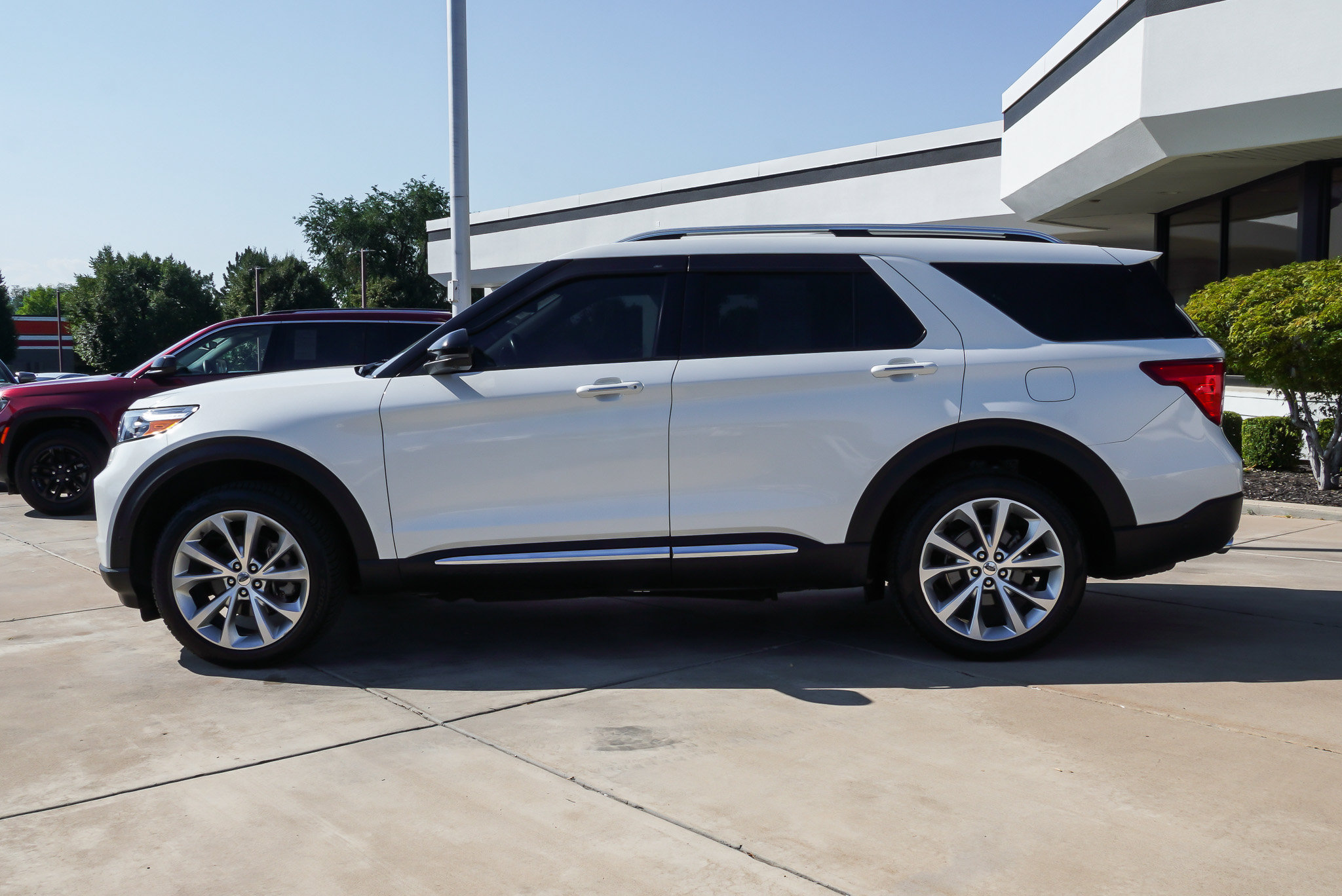 Used 2021 Ford Explorer Platinum w/ Equipment Group 601A AWD/4WD image 5