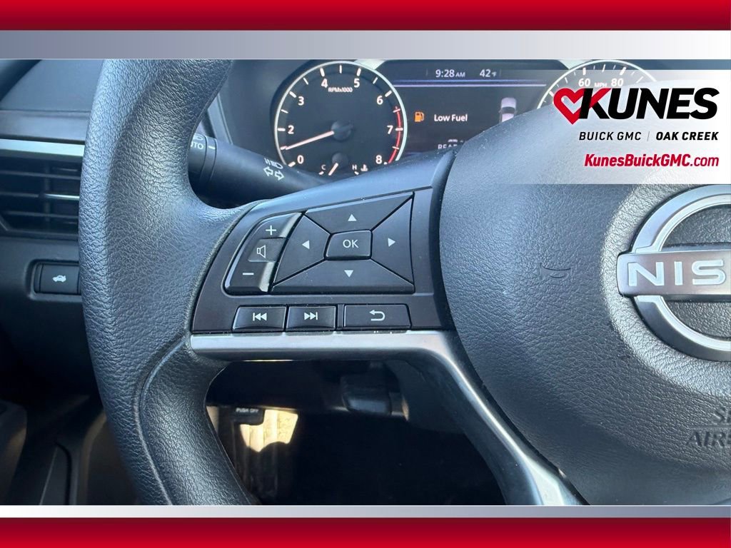 Used 2025 Nissan Altima 2.5 SV FWD image 11