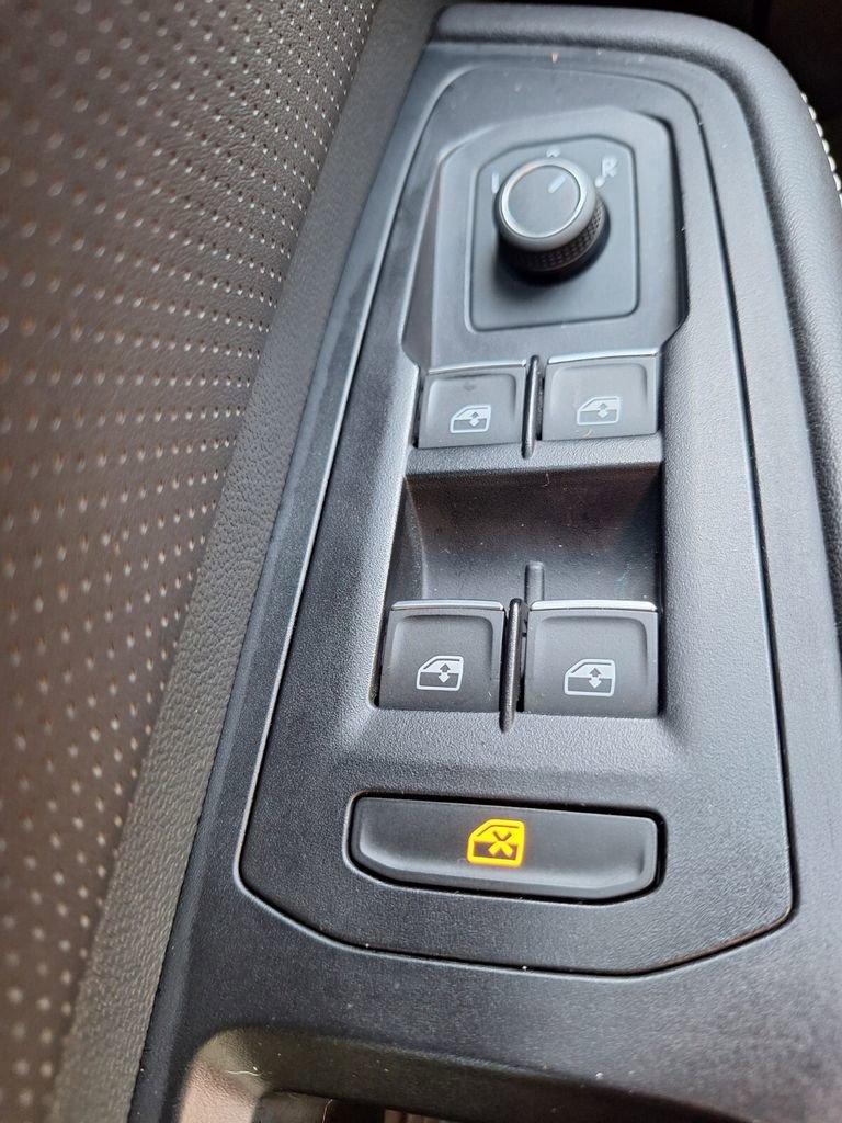 Used 2025 Volkswagen Atlas Cross Sport SE image 20