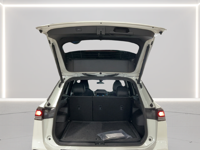 New 2026 Volkswagen Tiguan SE R-Line AWD/4WD image 31