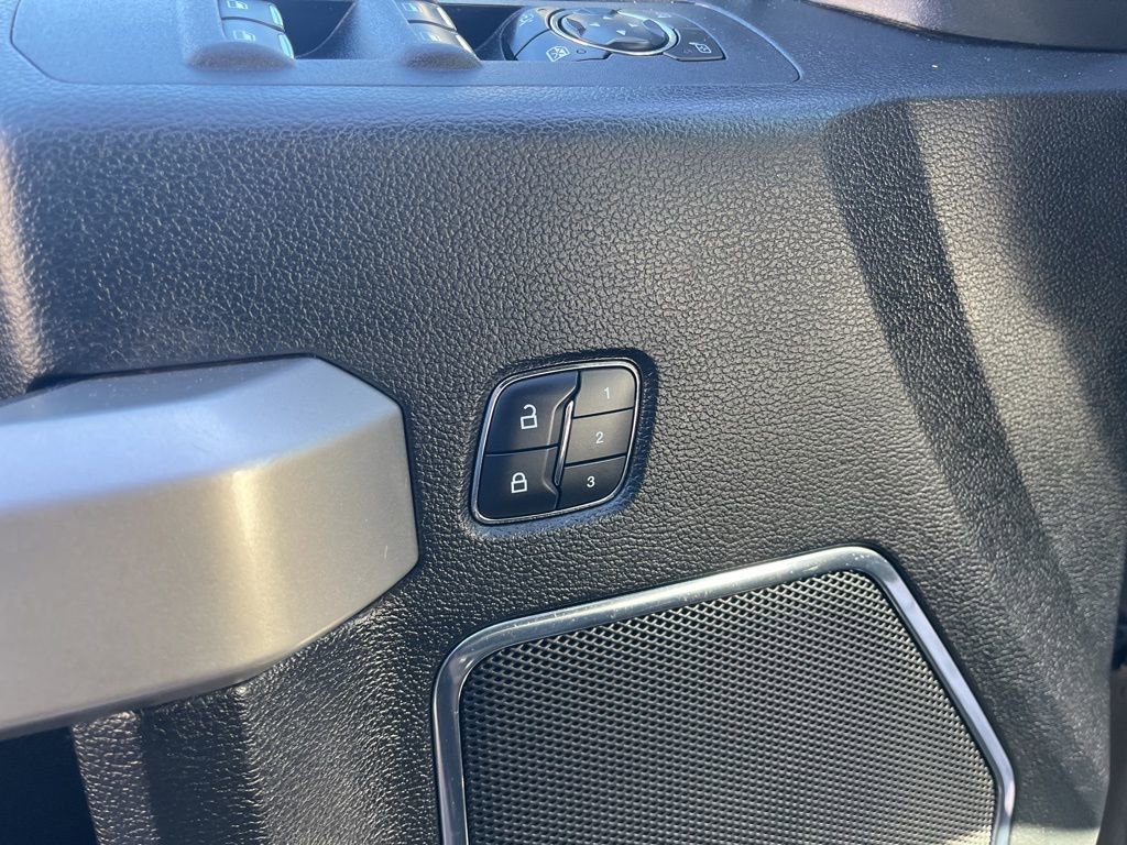 Used 2015 Ford F150 Lariat image 15