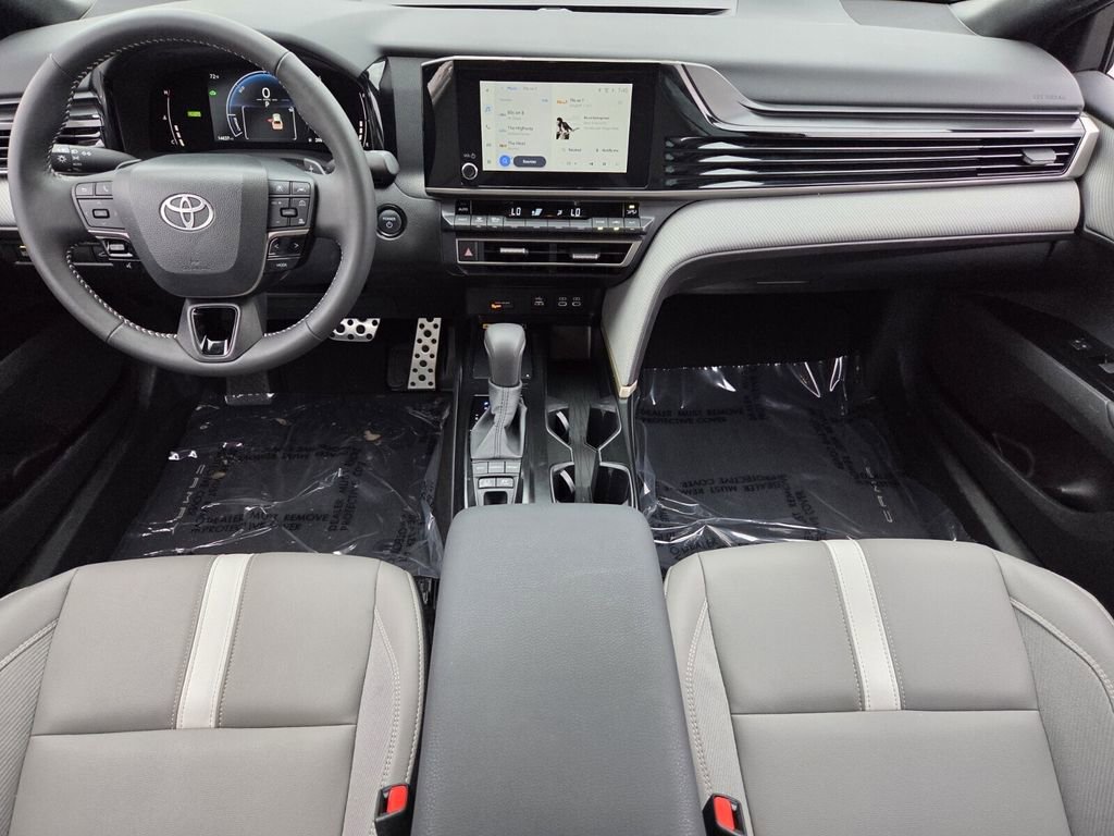 Used 2025 Toyota Camry SE image 8
