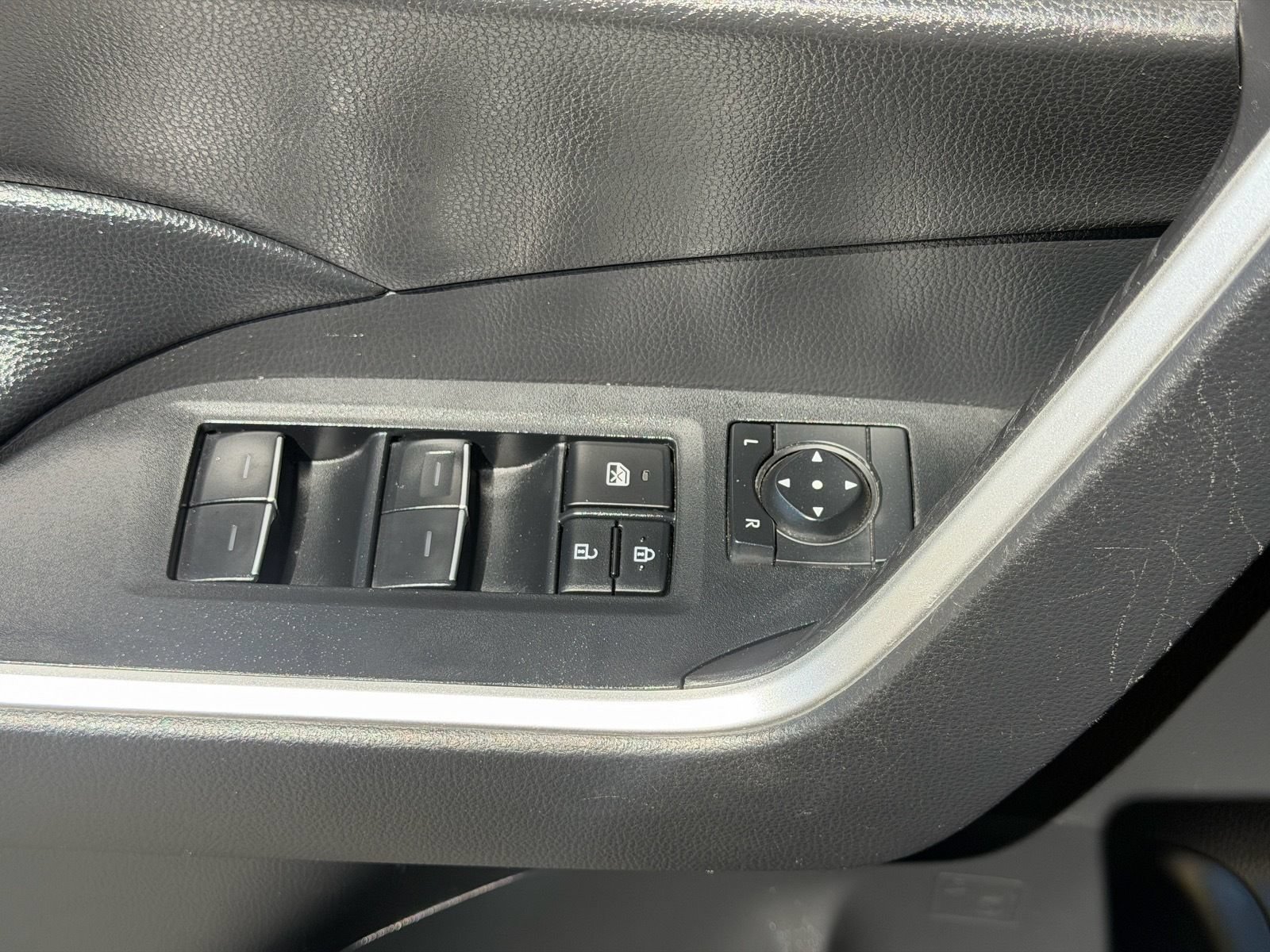 Used 2024 Toyota RAV4 XLE FWD image 18