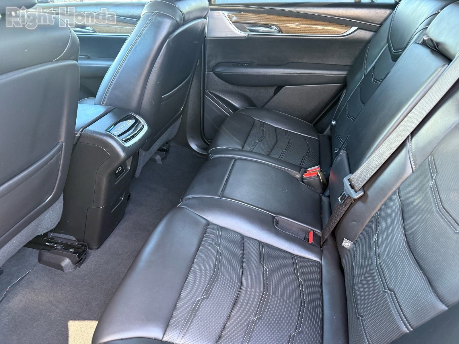 Used 2023 Cadillac XT6 Sport w/ Platinum Package image 25