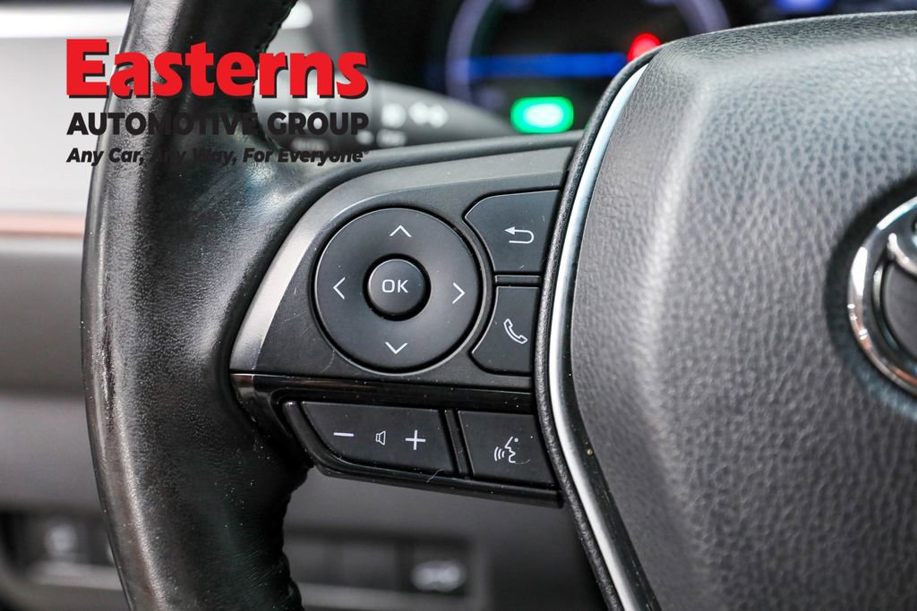 Used 2023 Toyota Venza XLE image 15