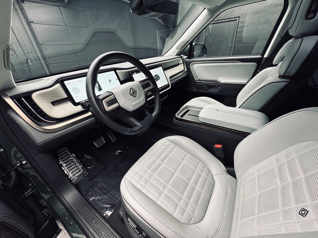 Used 2026 Rivian R1S Premium Quad AWD/4WD image 18