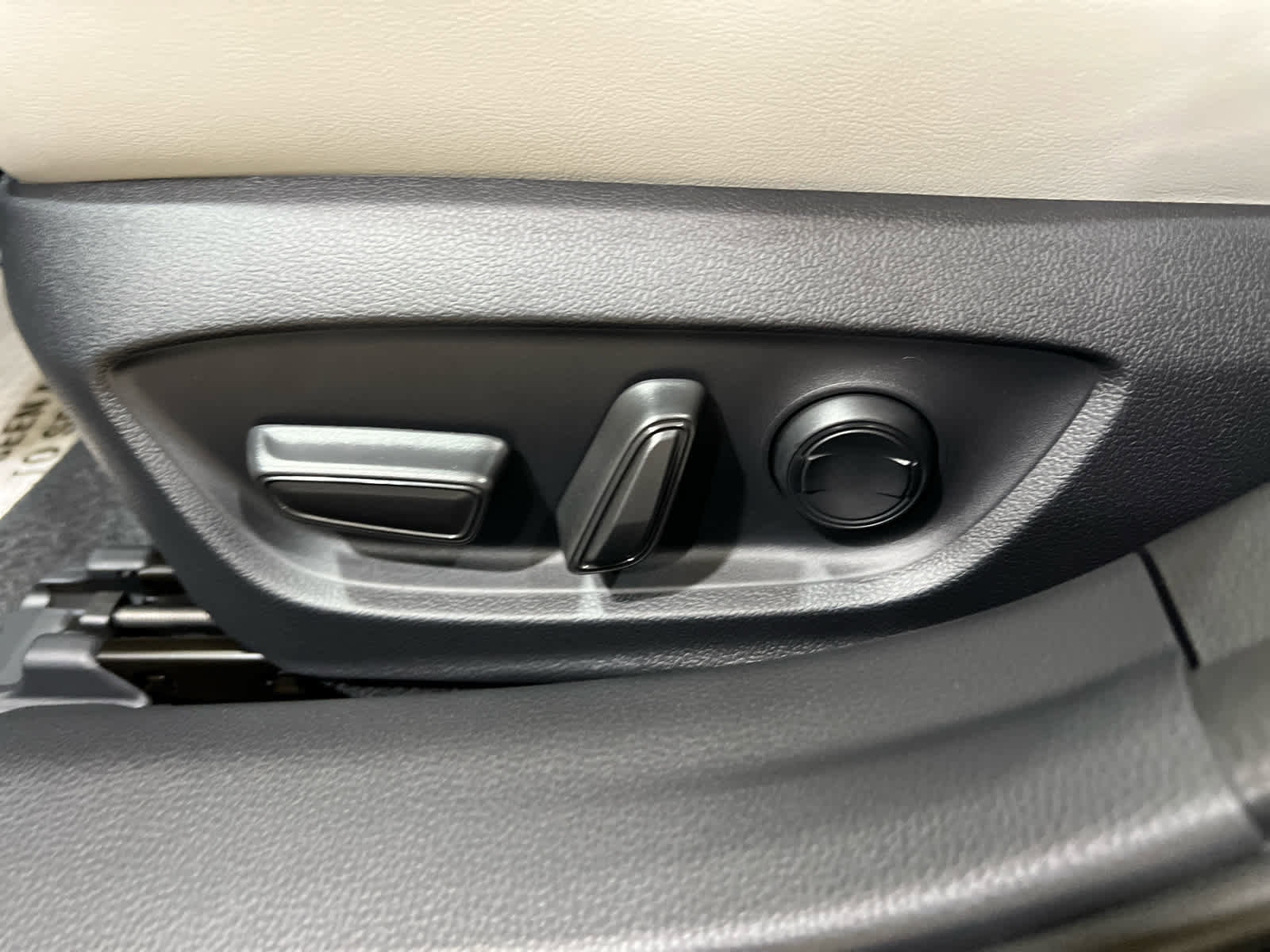 New 2026 Toyota Prius XLE image 15