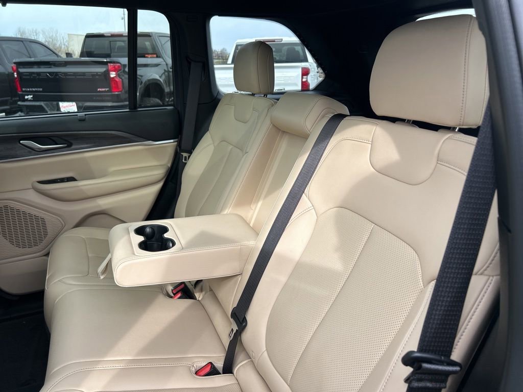 Used 2023 Jeep Grand Cherokee Limited w/ Luxury Tech Group II image 42