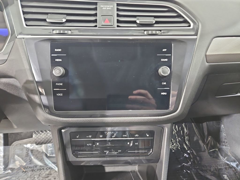 Certified 2024 Volkswagen Tiguan SE w/ Panoramic Sunroof Package image 21