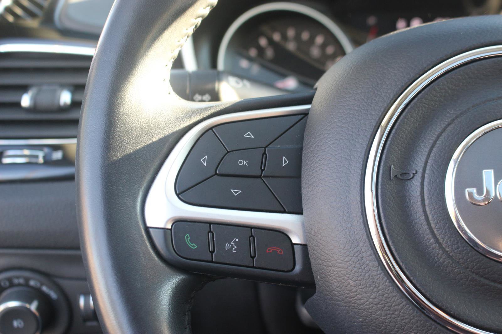 Used 2021 Jeep Compass Latitude w/ Sun and Sound Group image 18