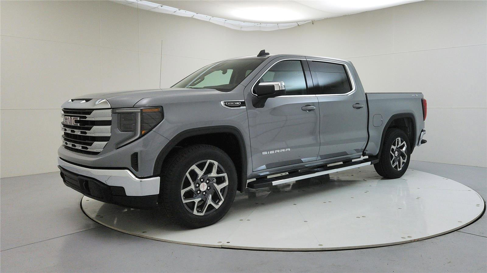 Used 2025 GMC Sierra 1500 SLE image 3