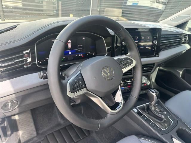 New 2025 Volkswagen Jetta SE FWD image 18