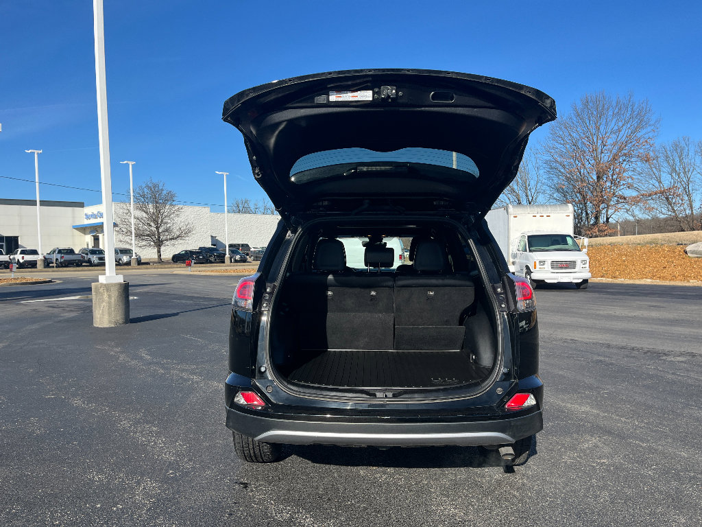 Used 2018 Toyota RAV4 SE w/ Power Extra Value Package image 10