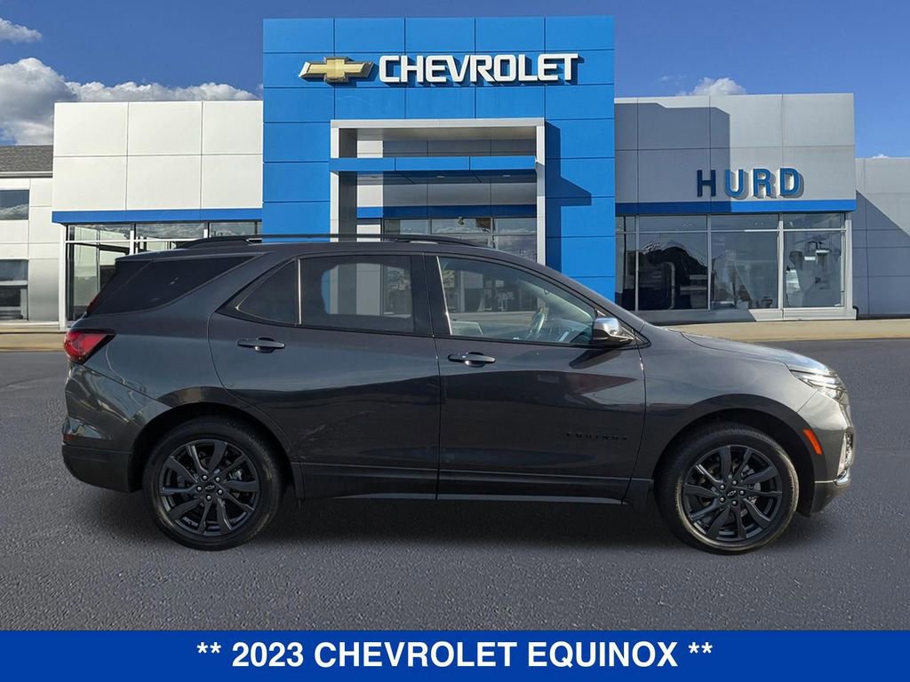 Used 2023 Chevrolet Equinox RS image 3