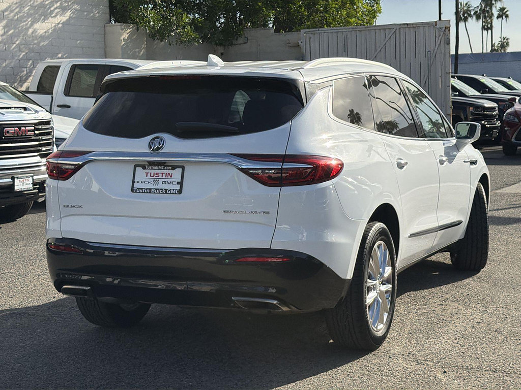 Used 2018 Buick Enclave Premium w/ LPO, Cargo Package FWD image 5