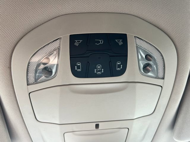 Used 2024 Chrysler Pacifica Touring-L FWD image 30