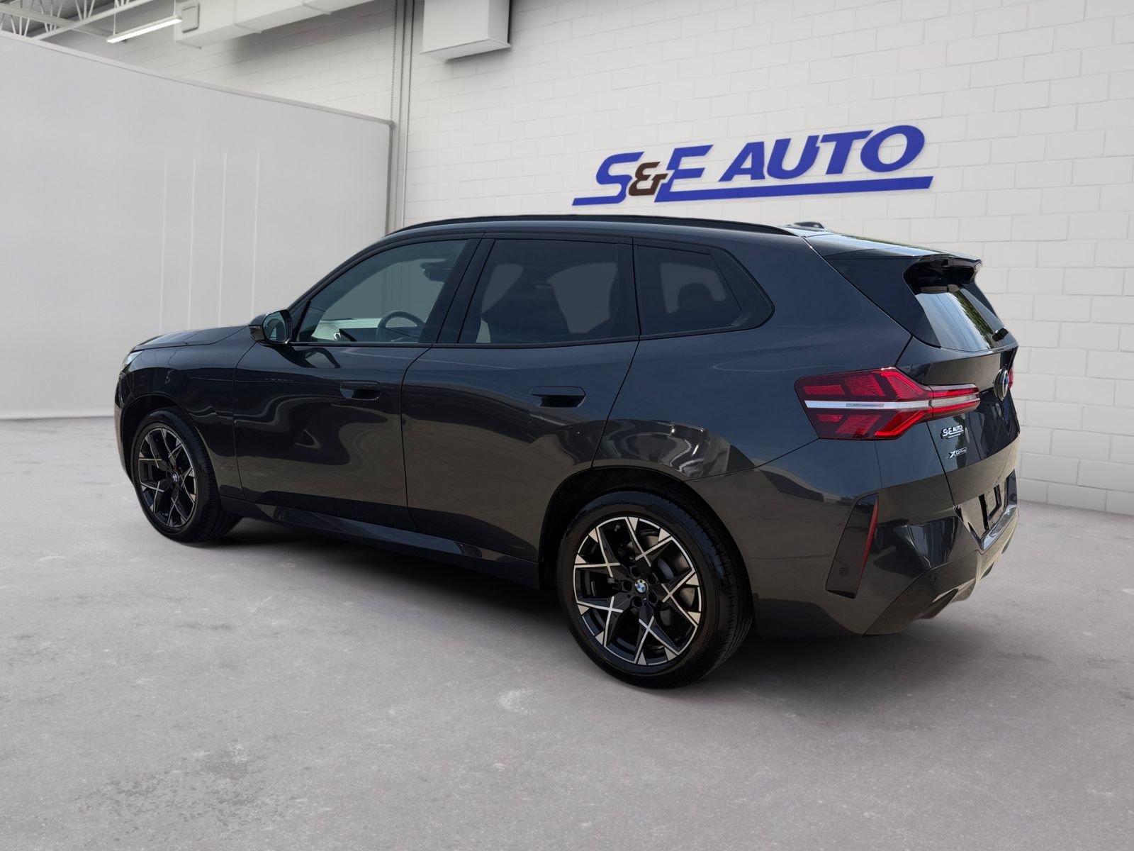 Used 2025 BMW X3 xDrive30i AWD/4WD image 3