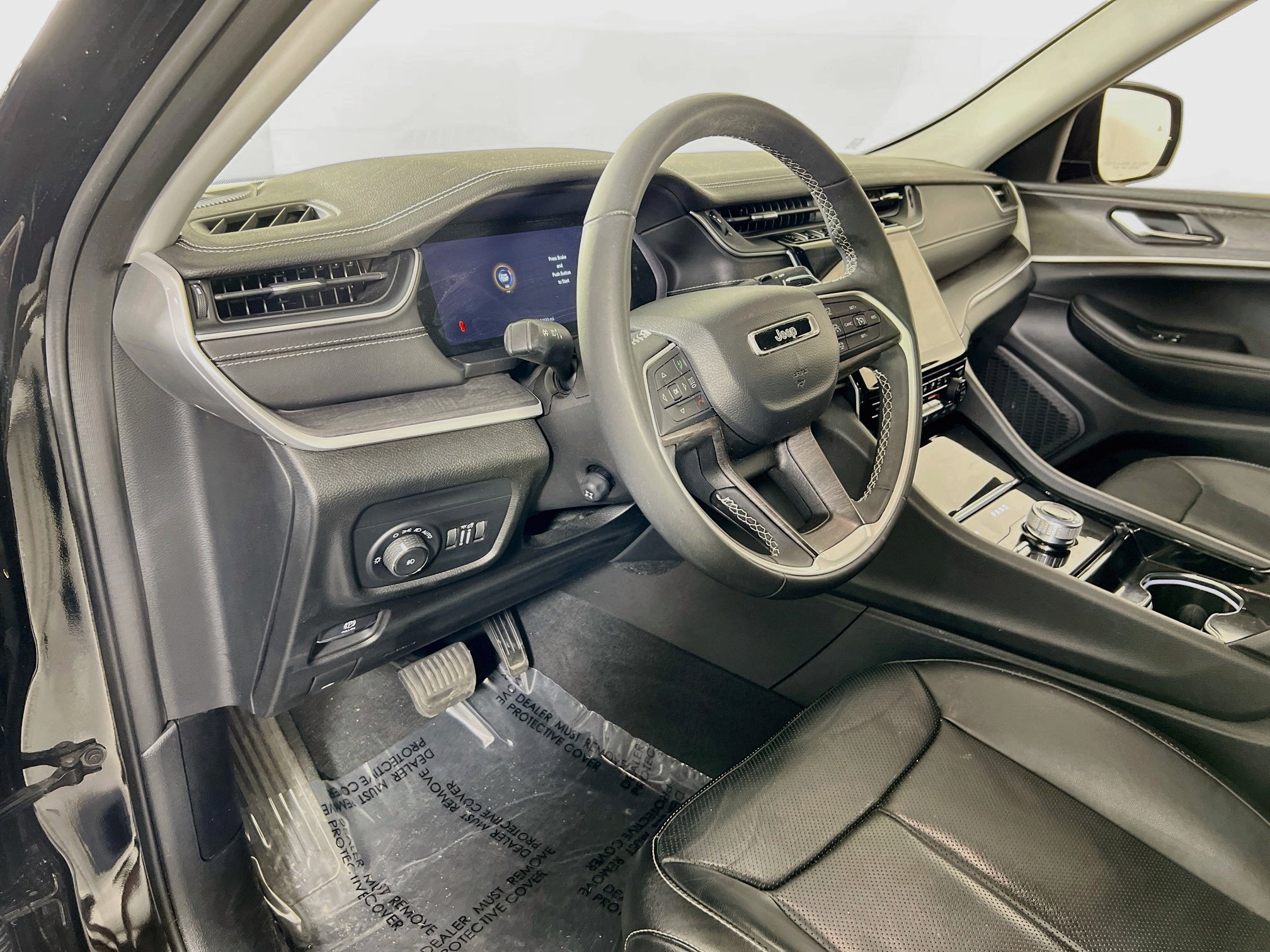 Used 2023 Jeep Grand Cherokee Limited w/ Luxury Tech Group II AWD/4WD image 9