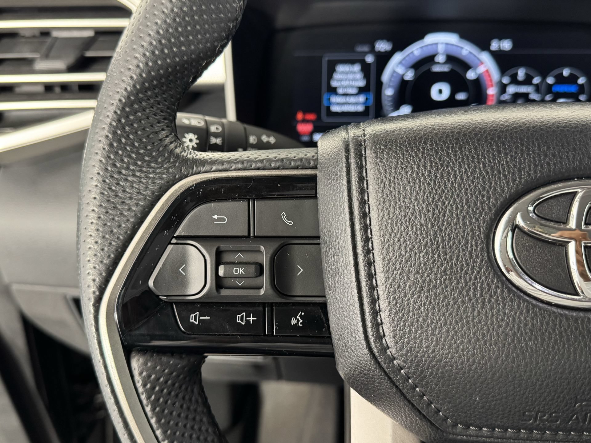 Used 2024 Toyota Tundra Limited w/ Power Package AWD/4WD image 27