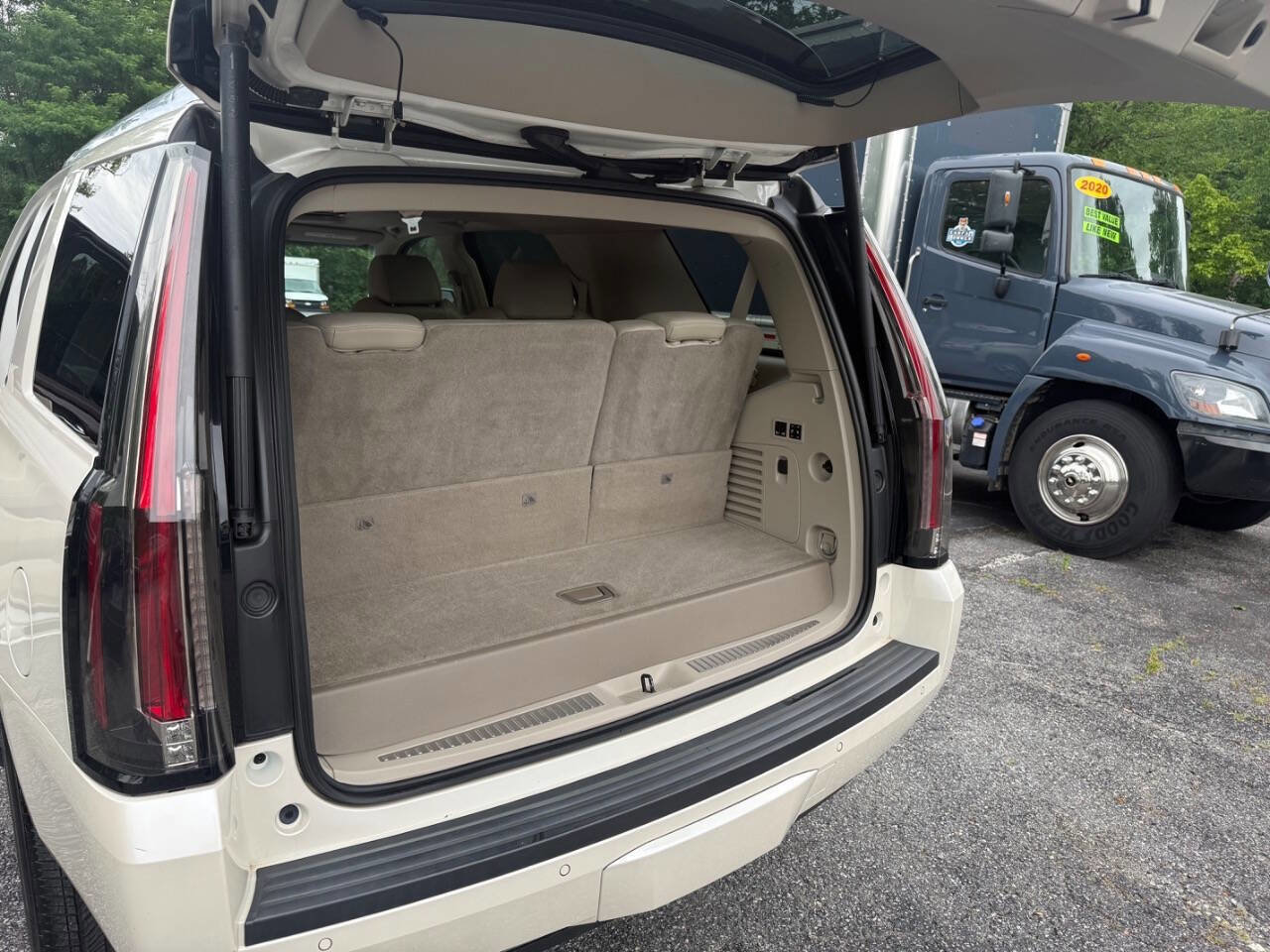 Used 2015 Cadillac Escalade Premium AWD/4WD image 14