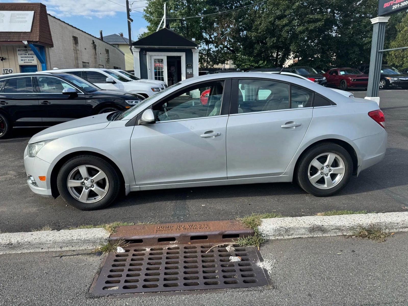 Used 2013 Chevrolet Cruze LT image 2