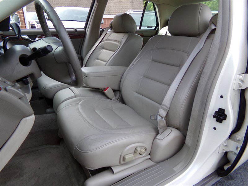 Used 2003 Cadillac De Ville Sedan w/ Comfort & Convenience Package image 15