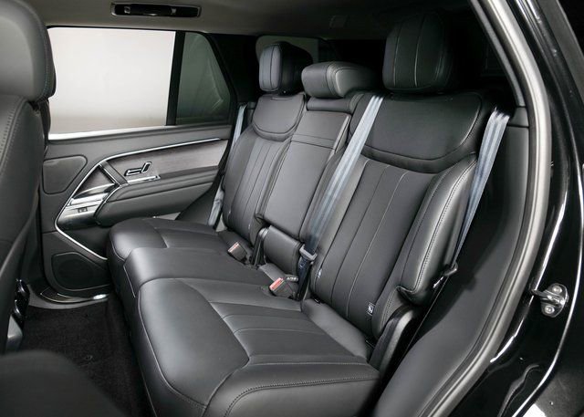 New 2025 Land Rover Range Rover SE image 5