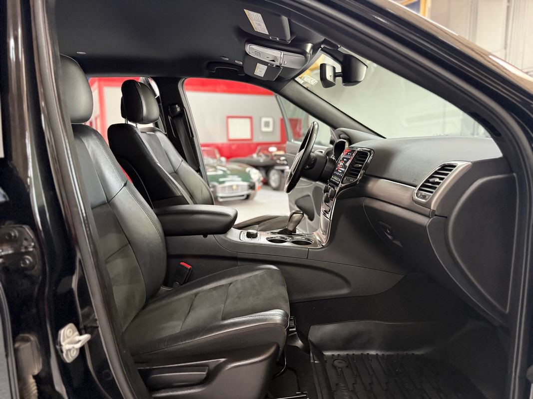 Used 2021 Jeep Grand Cherokee Altitude AWD/4WD image 17