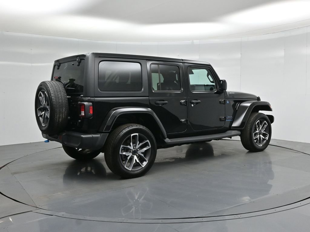 Used 2024 Jeep Wrangler Unlimited AWD/4WD image 25