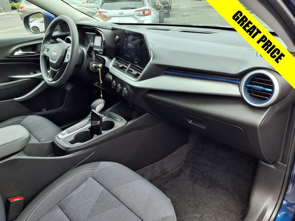 Used 2024 Chevrolet Trax LS w/ LS Convenience Package FWD image 17